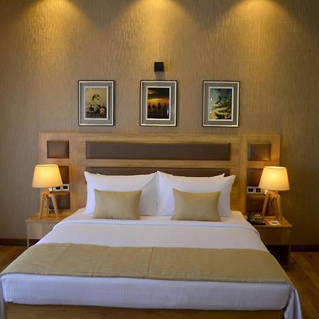 Belmont Boutique Hotel - Free Airport Shuttle Service เนกอมโบ ห้อง รูปภาพ